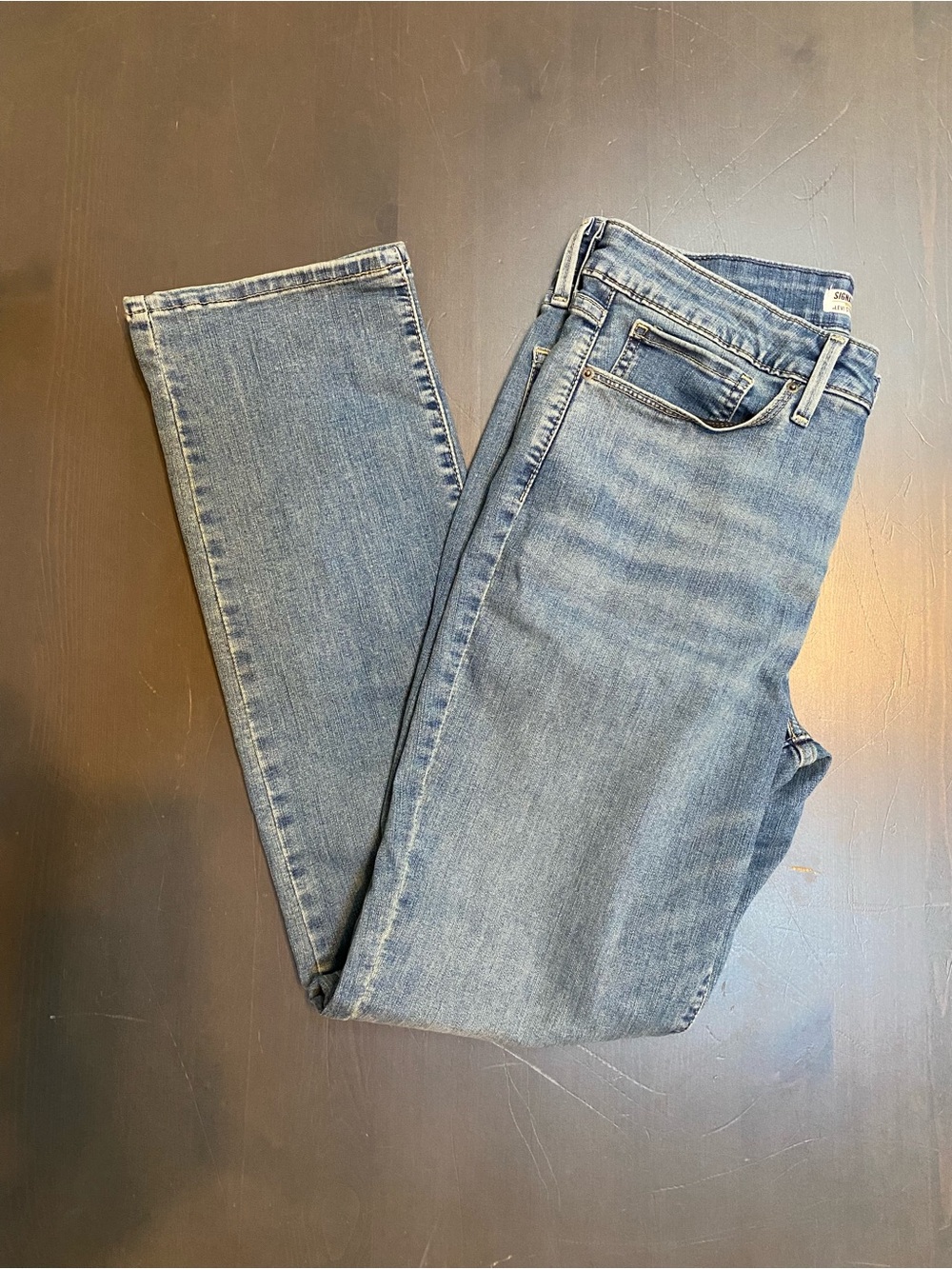 Signature by Levi Strauss Totally Shaping Straight Leg Jeans Medium Wash 10M - Picture 2 of 9